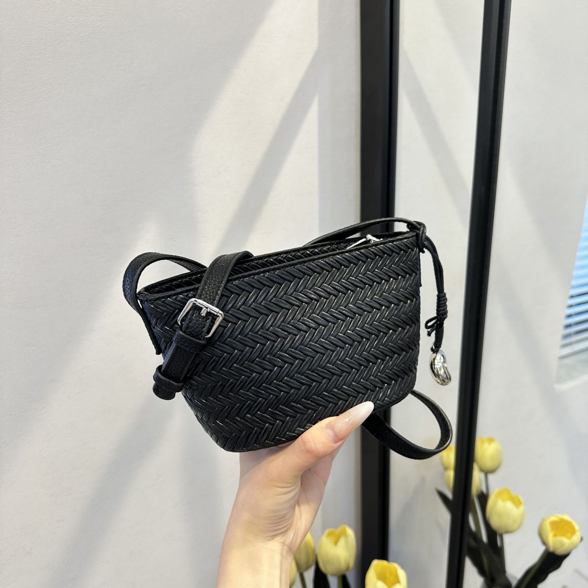 Luxury Brand Designer Bag Knitted Tote For Women 2025 New Large Capacity Commuter Single Underarm Cross Shoulder Handheld Bucket Bag