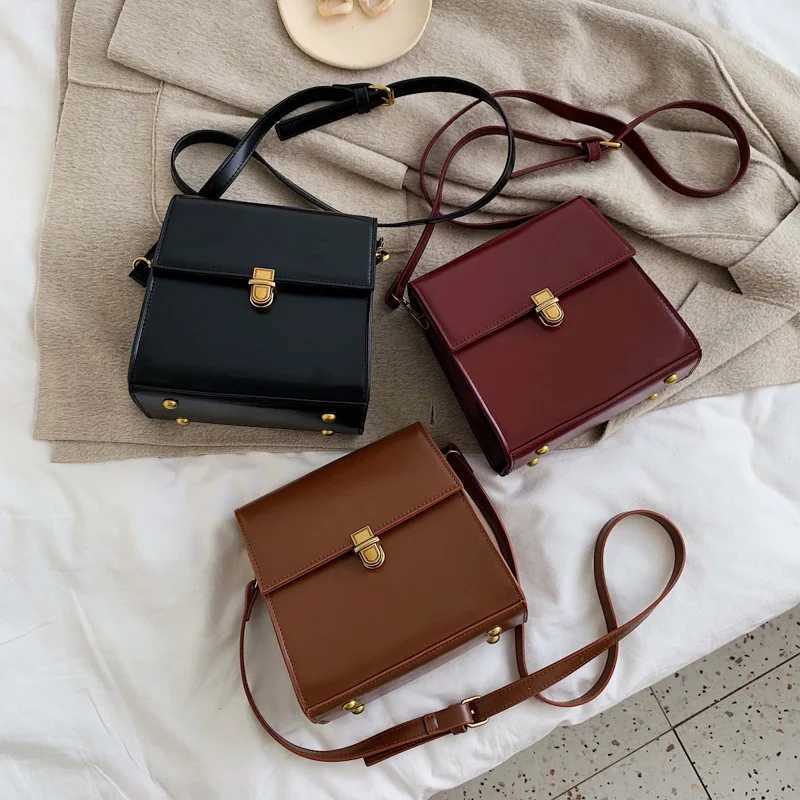 Pure Color Womens Shoulder Bag 2025 Autumn New Vintage Lux Mini Square Bag Ladies Designer Crossbody Purses Texture Bolsa Femme Y250528