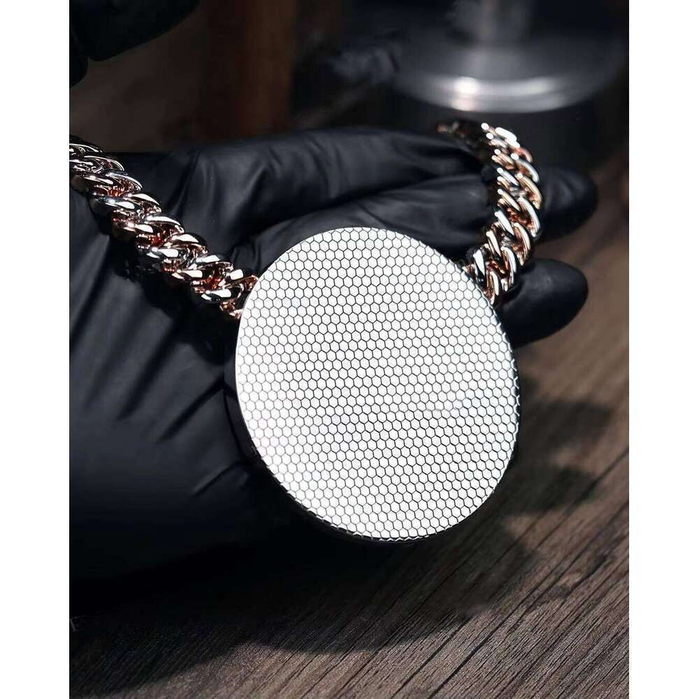 Luxurious Custom 3D Men Two Tone Moissanite Sier Hip Hop Round Shape Pendant for Mens Fashion Fine Dia Jewelry