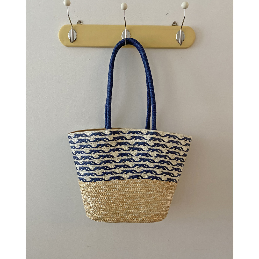 2025 New Large Capacity Women's New Summer Fashion Commuter Korean Edition Grass Weaving Designer Multi functional Leisure Shoulder Bag
