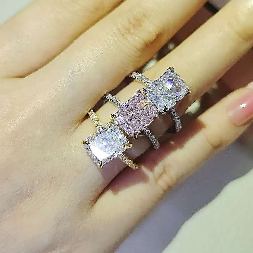 Ice flower cut light style niche high-end design sense ring for women's super flash R7233