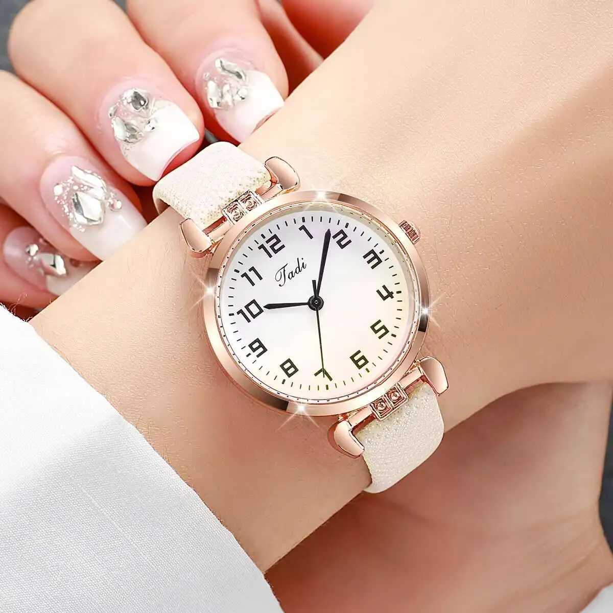 2/3/4/5/6PCS Fashion Women Multicolor Watches Set Simple Small Dial Leather Strap Quartz Watch For Ladies ClockWithout Box XJ250527