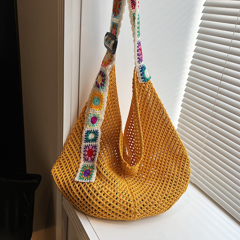 2025 New Women's Small Fresh Knitted Hollow Shoulder New Style Crochet Hook Large Capacity Designer Women's Beach Bag