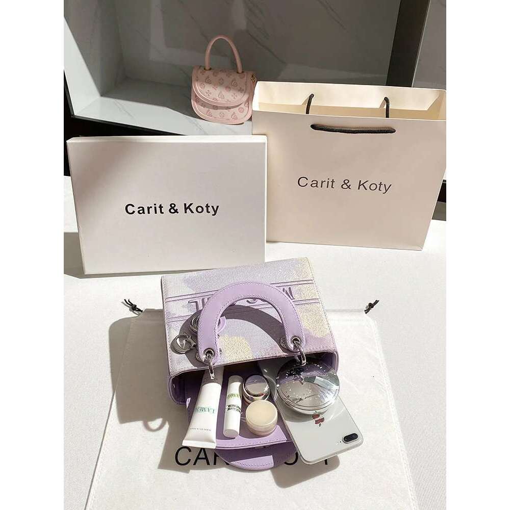 Girls Sweet Popular Handheld Square Bag With Contrast Color Delicate Pendant New Fashion And Handbag For Party
