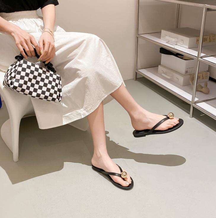 Metal Pearl Ball Fashion Outdoor Flip-Flops for Women 2024 Spring Summer New Flat Beach Non-Slip Toe Clip Sandals