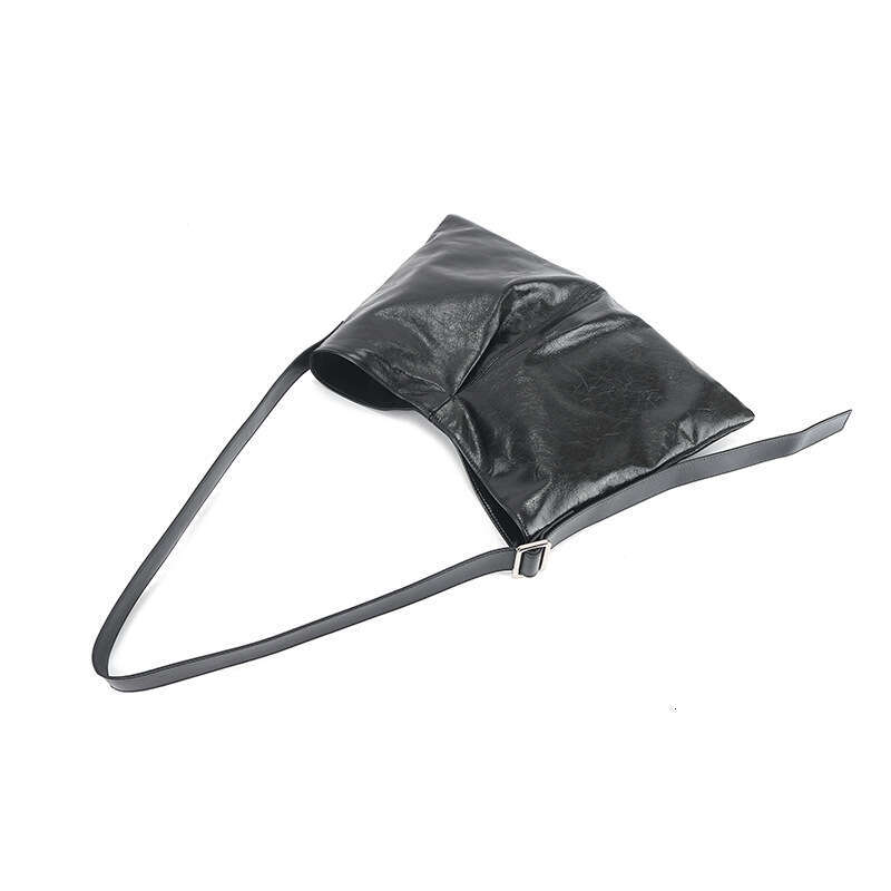 Autumn Winter New Large Capacity Tote Commuter Versatile Simple Underarm Top Layer Oil Wax Genuine Leather Women's Bag