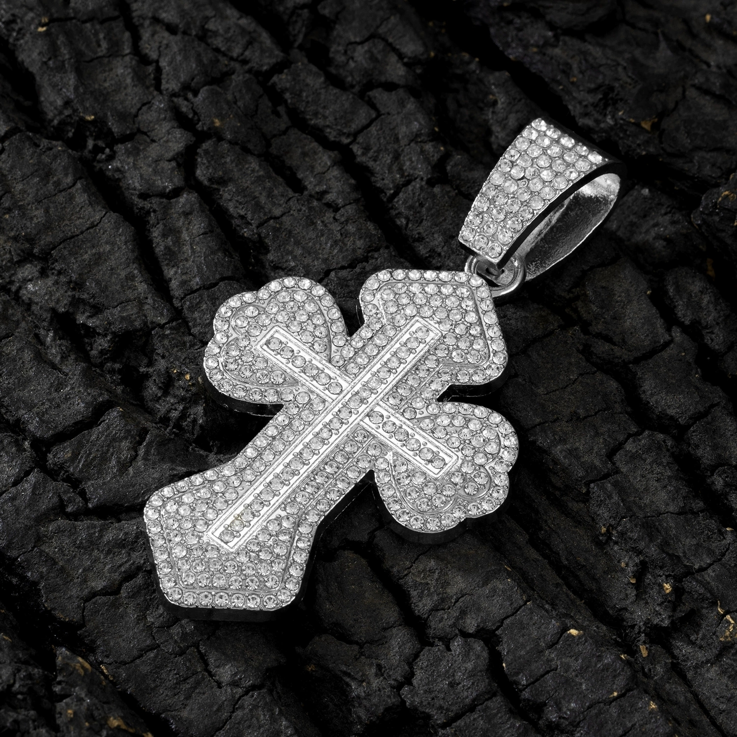 Versatile Chic Cross Necklace: Premium Craftsmanship Ideal for Any Occasion