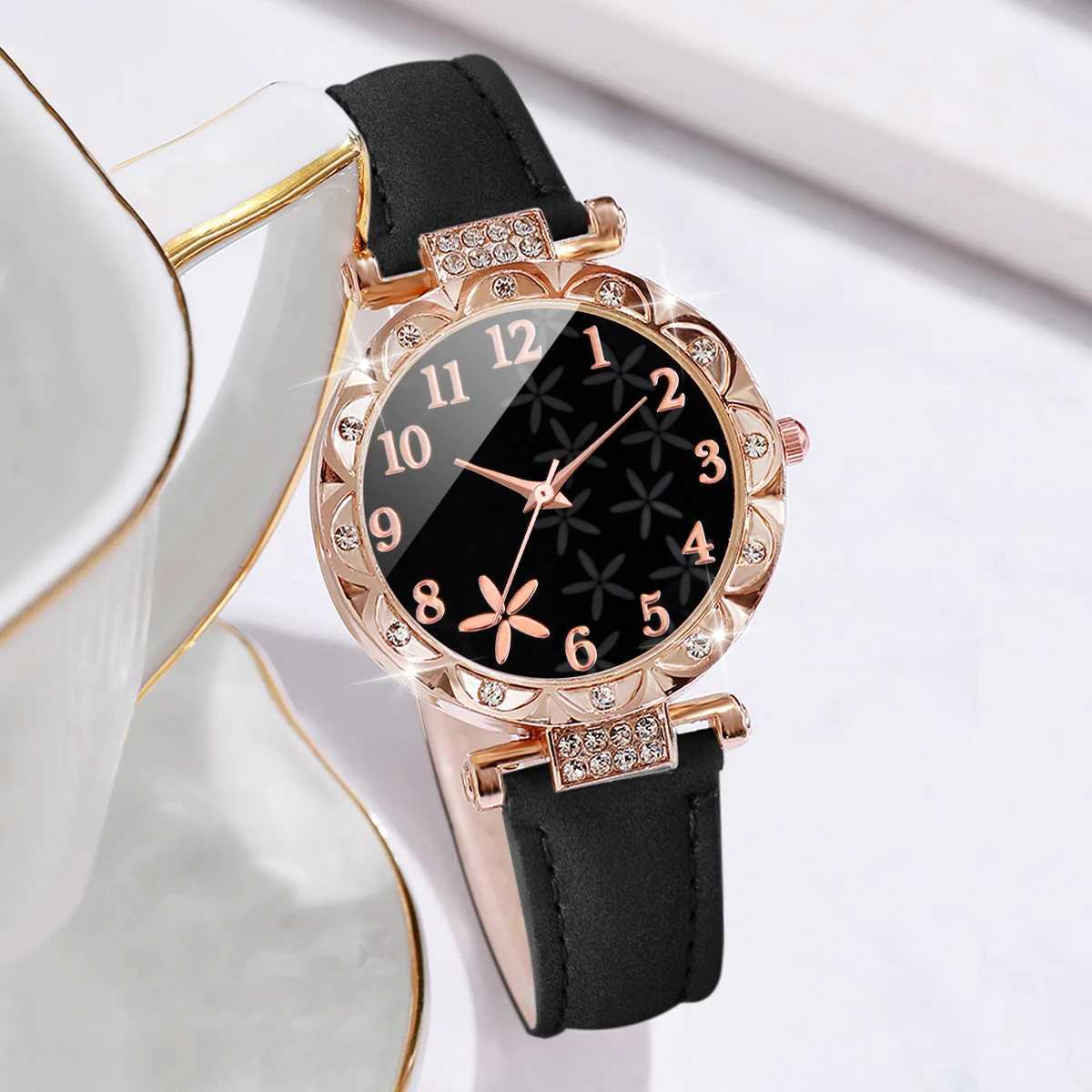 2PCS/Set Women Watches Rhinestone Heart Bracelet Set Fashion Flower Dial Female Leather Band Quartz Wristwatch XJ250527