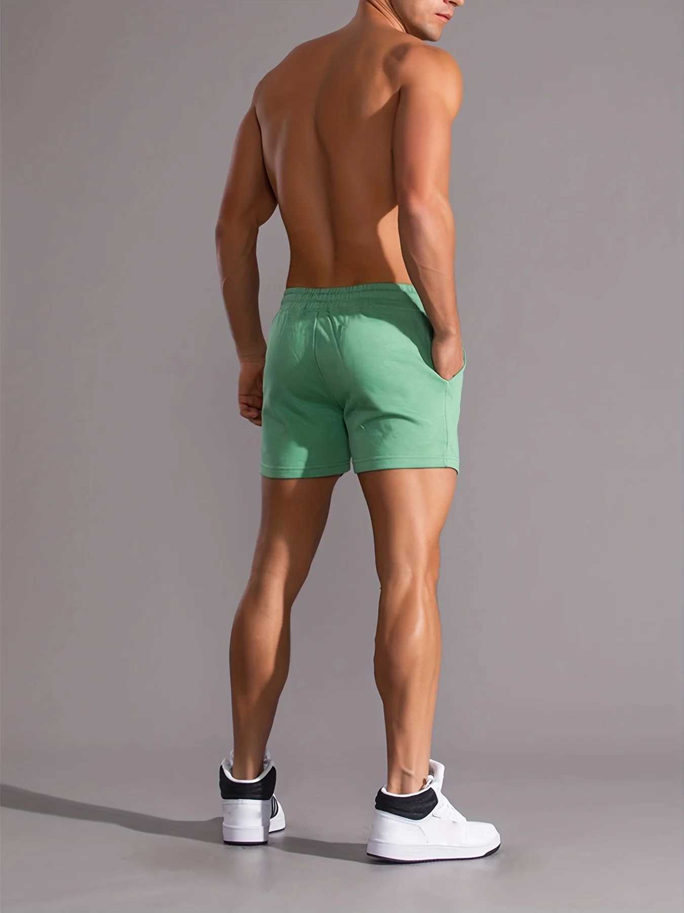 Mens stylish summer casual shorts featuring practical pockets and trendy letter prints for an effortlessly fashionable look X250528