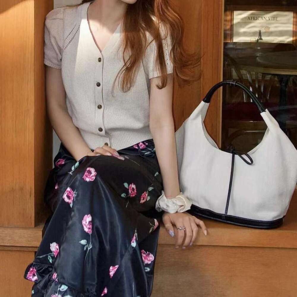Niche Black and White Patchwork Canvas Tote 2024 New Large Capacity Versatile Commuter Handbag Shoulder Bag for Women