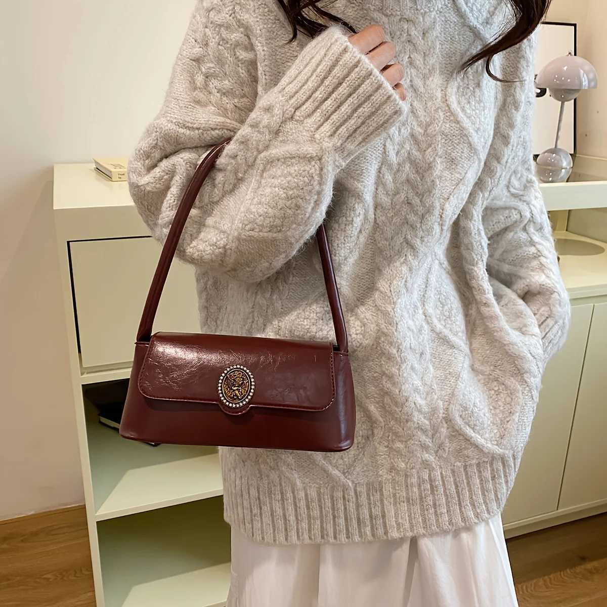 Chic French Vintage Inspired Mini Handbag Shoulder Bag for Women Magnetic Closure Versatile Stylish for Everyday Use Y250528