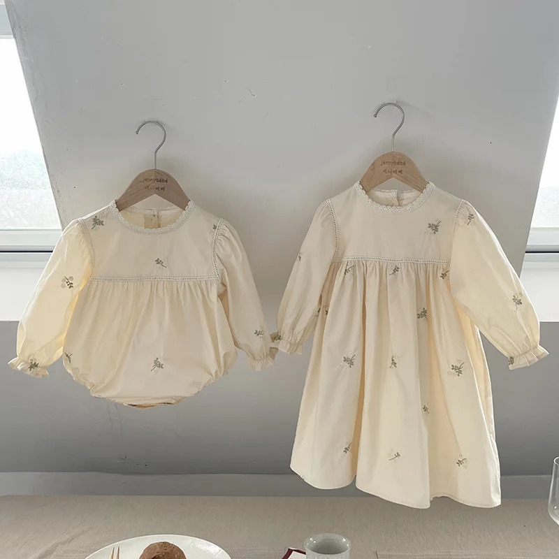 Family Sister Matching Dress Outfit Baby Girls Clothes Sisters Embroidered Hollow Girl Romper Princess Dresses 250528