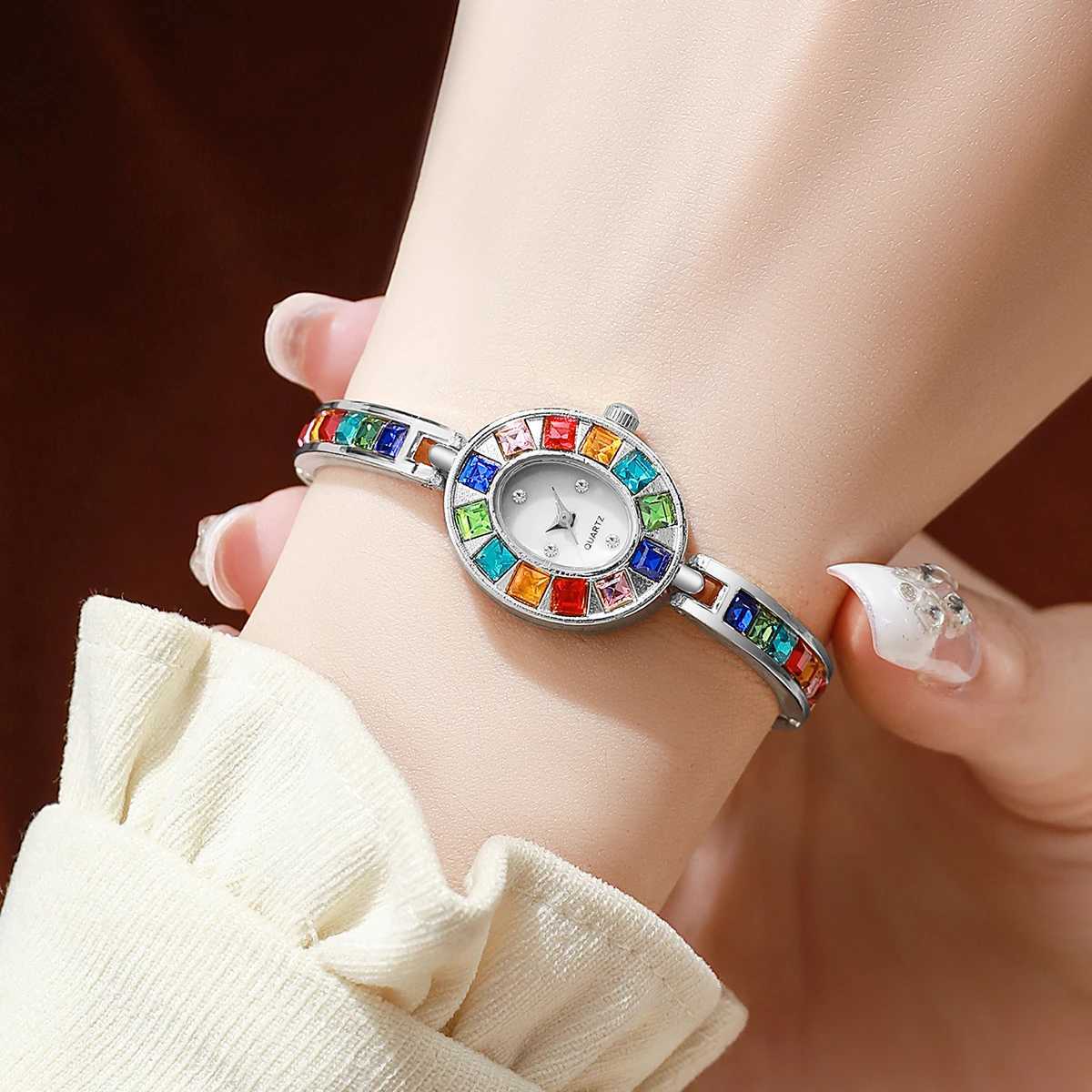 1PC Womens Retro Style Quartz Watch Elegant Ladies Style Colorful Diamond Set Dial Compact Watch Womens Watch Holiday Gift XJ250527