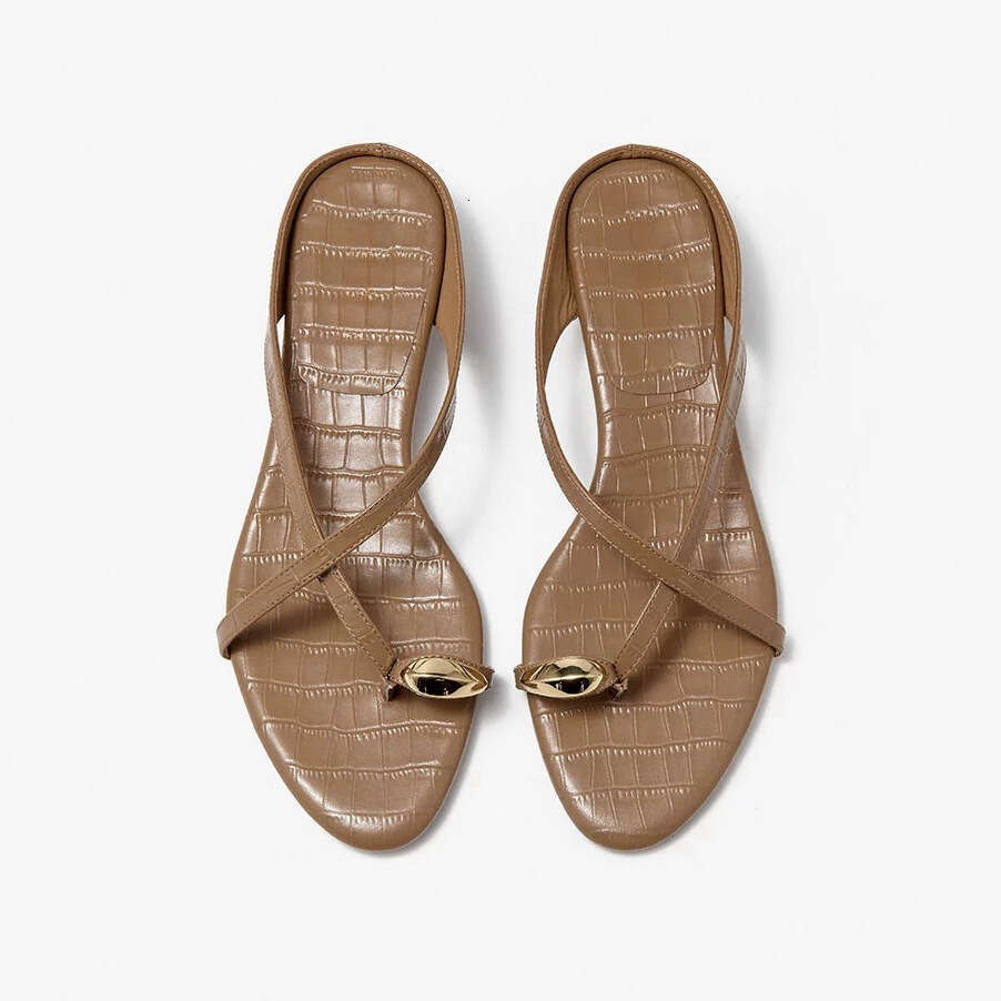 Genuine Leather Niche Design Crocodile Pattern Metal Toe Cross Strap Low Cat Heel for Women Outdoor Summer Sandals