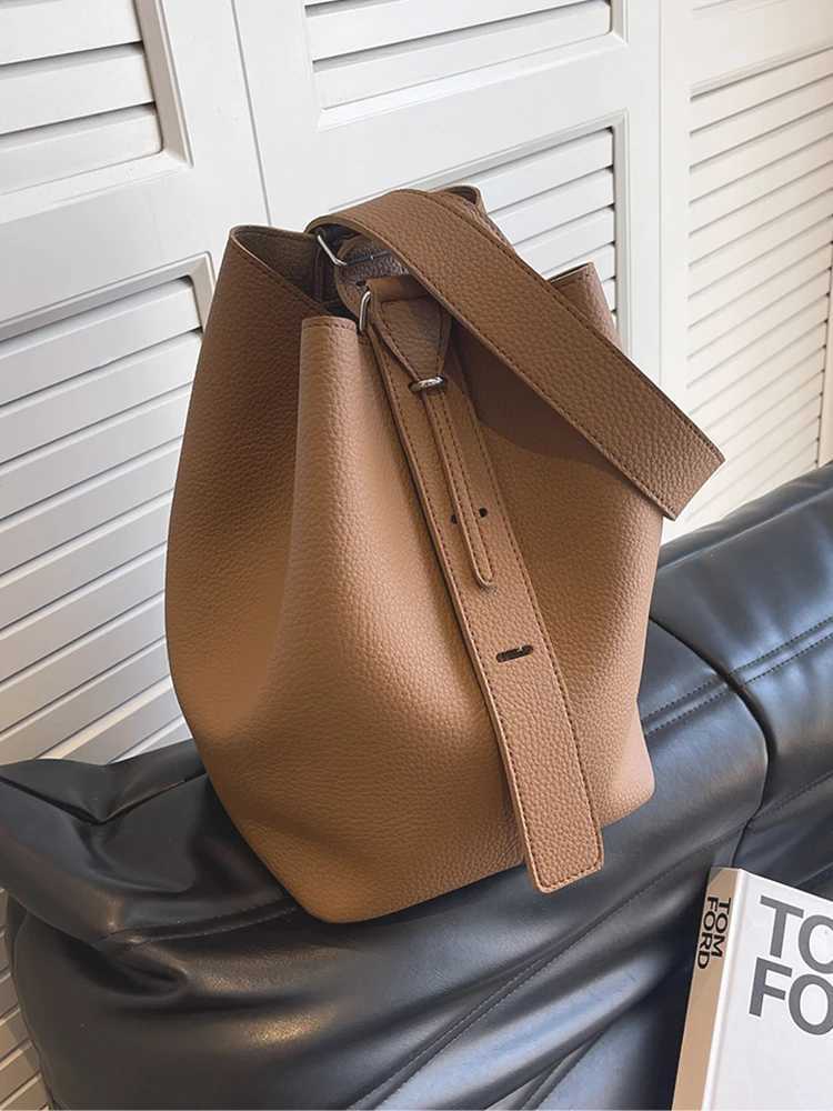 High Capacity PU Bucket Bag 2023 Womens Soft Leather Magnetic Buckle Adjustable Shoulder Strap Composite Bags Vintage HandbagXJ2520528