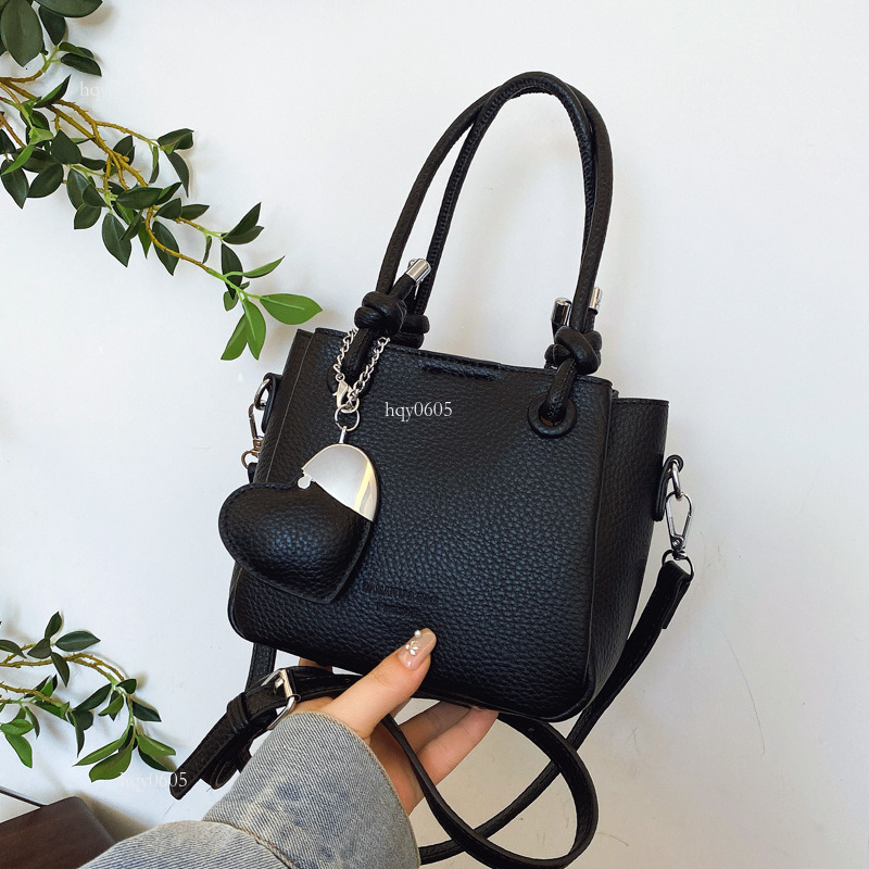 Top quality Brand High Quality New Style Free Delivery Designer Bag 2025 Women's Small Exquisite High-end Texture Heart Shoulder Simple Light Lux