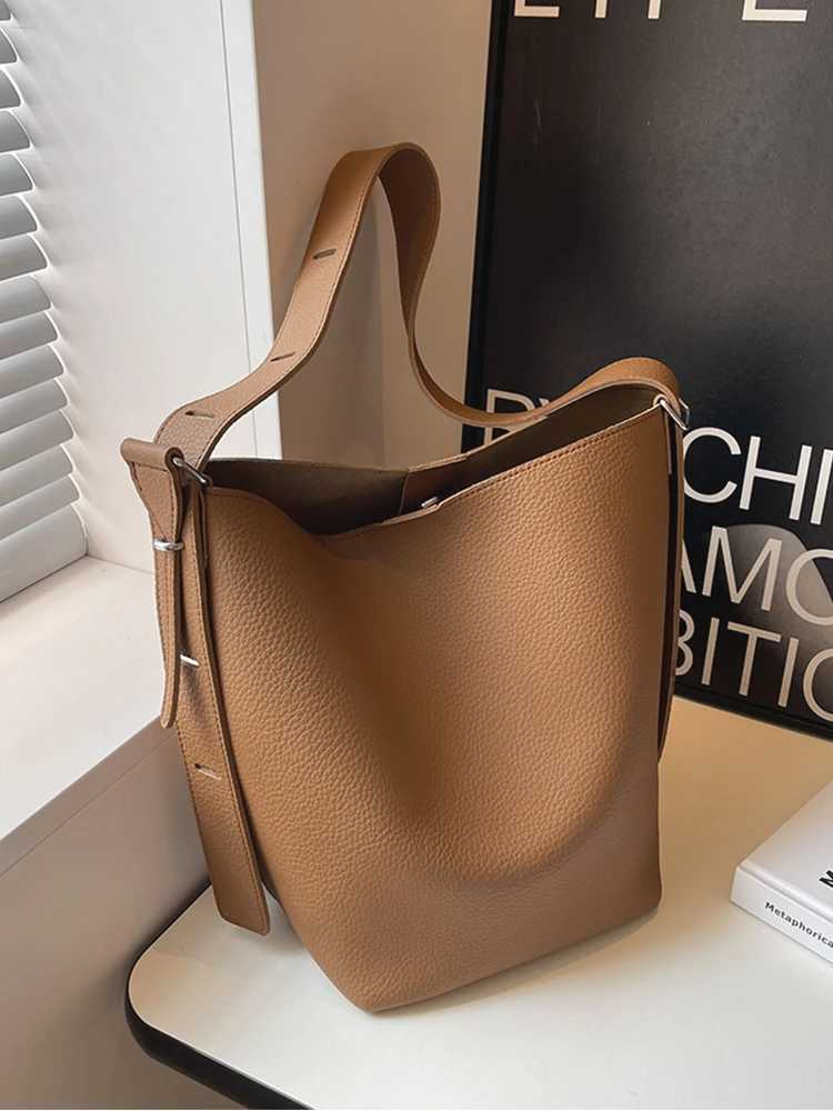 High Capacity PU Bucket Bag 2023 Womens Soft Leather Magnetic Buckle Adjustable Shoulder Strap Composite Bags Vintage HandbagXJ2520528