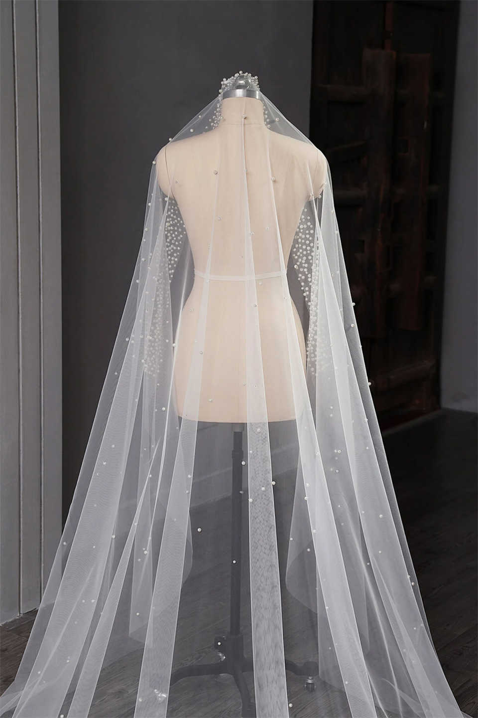Classic Wedding Veil With Comb Pearls One Layer Long Cathedral Length Bridal Veils Beaded Edge Wedding Accessories Customized