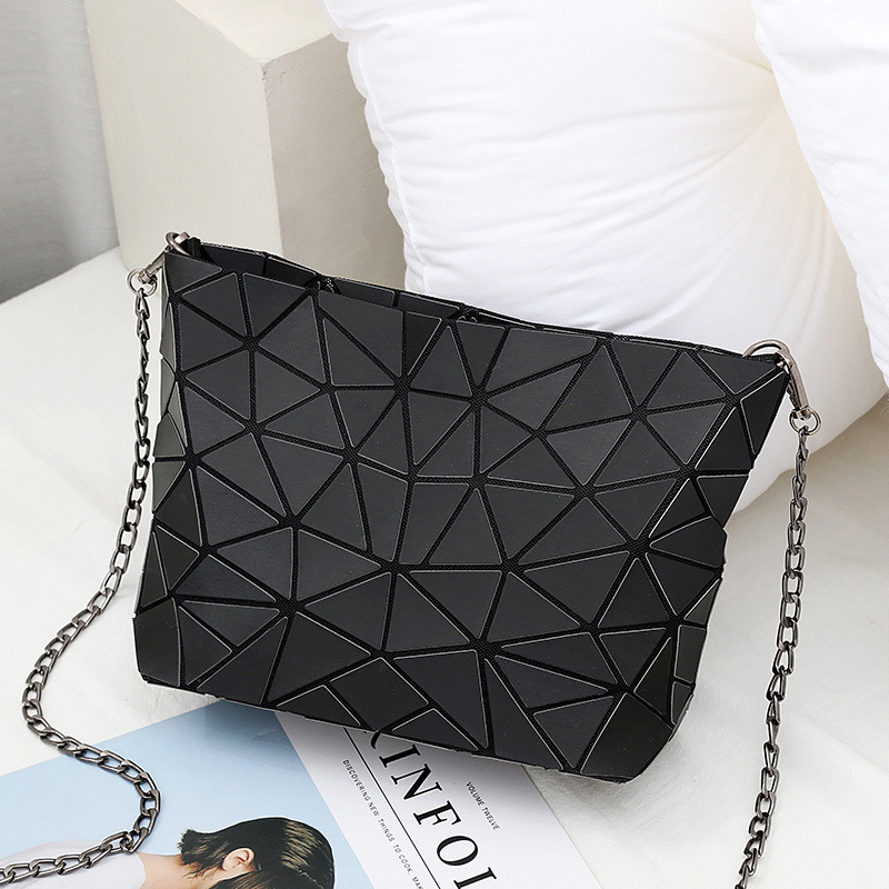 Free Shipping Designer Bag, New Geometric Diamond Grid Envelope Bag Women's Single Shoulder Crossbody Chain Bag Fashionable Night Light Color Cha