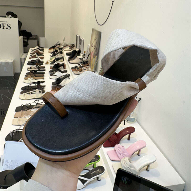 Korean Style Niche Design Leopard Print Toe Ring Flat Slippers for Women Outdoor Summer New Fashion Beach Vacation Sandals