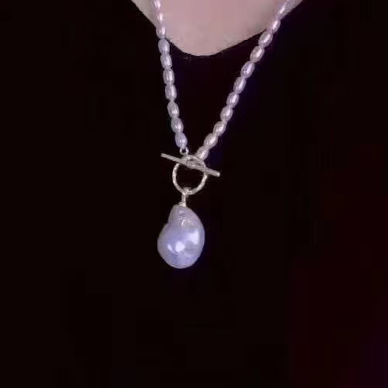 Delicate Pearls: A Simple yet Charming Necklace & Matching Earring Pairing Comfortable Wearing Experience