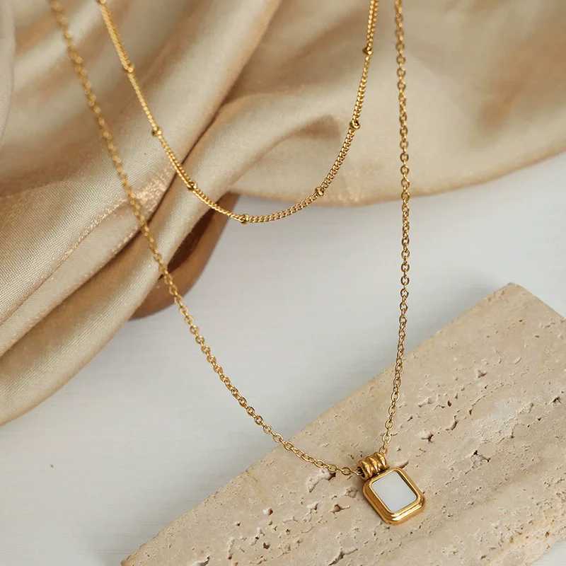 French new retro light luxury niche design white seashell titanium steel gold-plated pendant collarbone chain necklace jewelry XJ250528