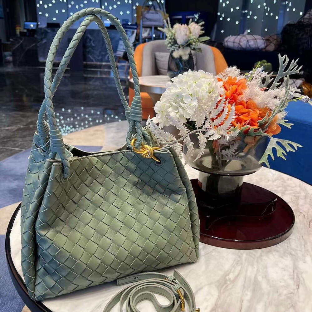 Tote Bag Braided Handbag Sheepskin Woven Parachute Bucket Tote Basket Handmade Large Capacity Handheld Shoulder Crossbody Bag Shoulder Bag