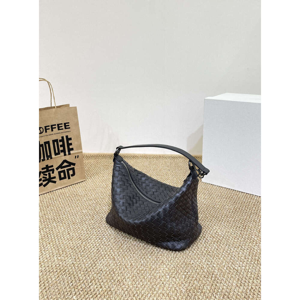 Tote Bag New Handwoven Dumpling Dog Walking Underarm Hobo Single Shoulder Handbag Sheepskin Lunch Box Bag Shoulder Bag Braided Handbag
