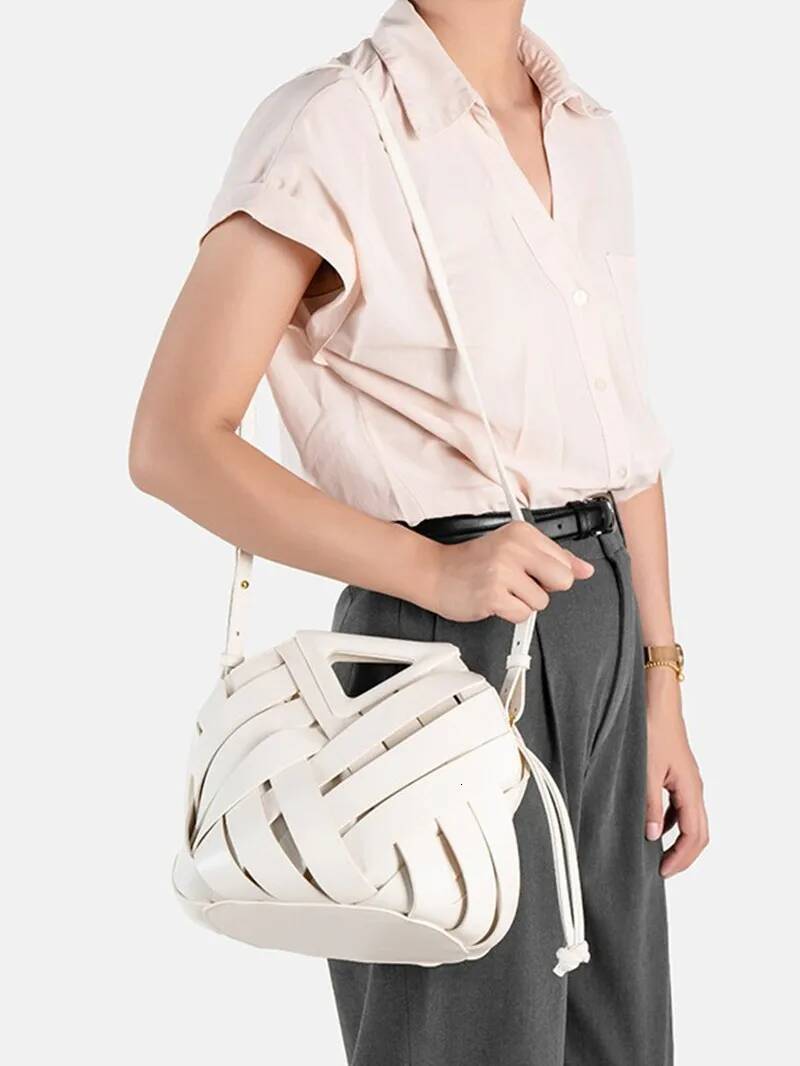 2024 New Design Fashion Woven Genuine Leather Handbag French Portable Retro Trend Shoulder Hollow Out Bucket Bag