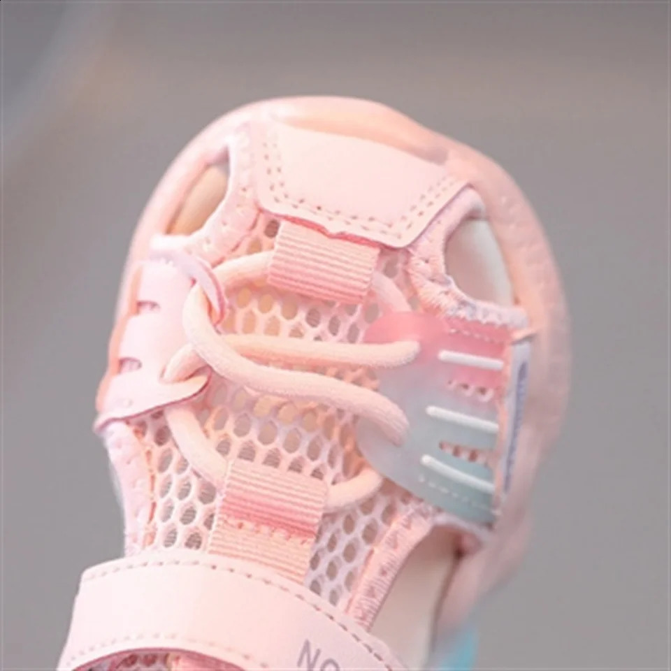 Childrens Sports Sandals Spring/Summer Hollow Net Bread Head Beach Shoes for Boys and Girls Soft Sole Casual Shoes Tre 250527