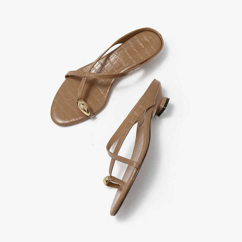 Genuine Leather Niche Design Crocodile Pattern Metal Toe Cross Strap Low Cat Heel for Women Outdoor Summer Sandals