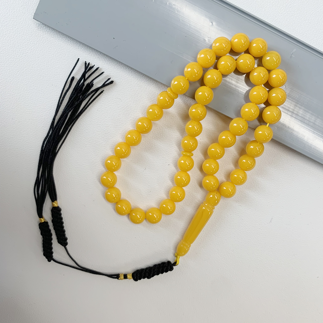 Resin Prayer Bead Band for Muslims - Tassel Inlaid Religious Accessory