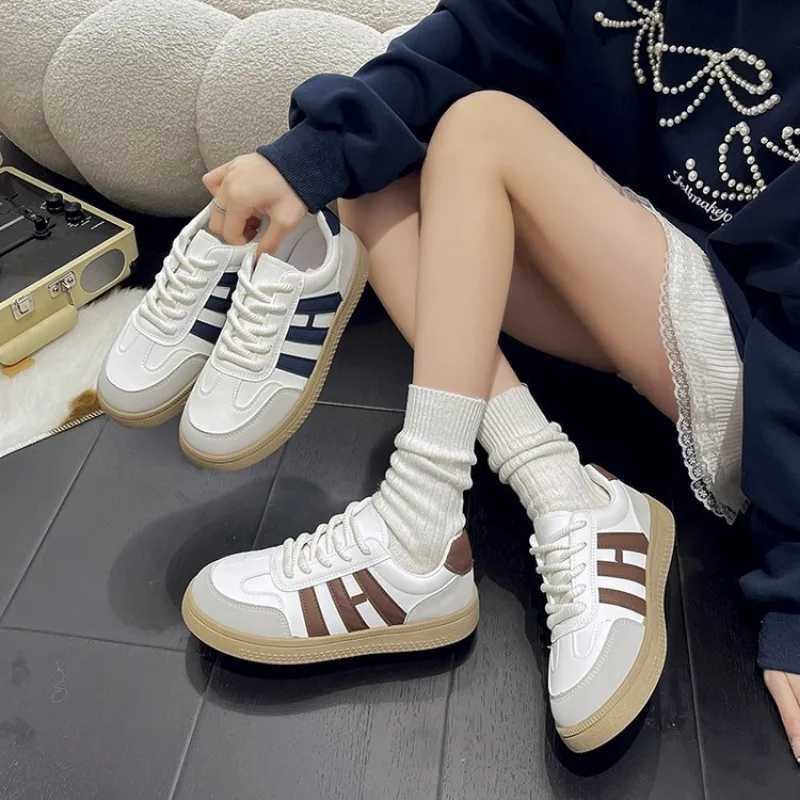 2025 New Designer Casual Sneakers for Women Spring Autumn Lace Light Color Match Board Shoes Female High Quality Womens Shoes XJ250529