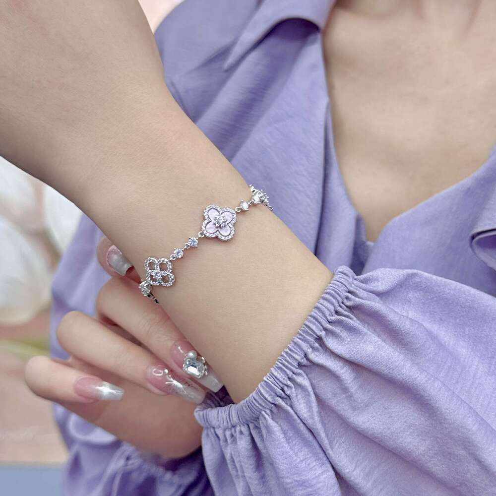 Light Micro-inlaid Zircon Lucky Clover Shell for Women, Adjustable Pull-out Design, High-end Exquisite Mother-of-Pearl Beaded Bracelet Jewelry