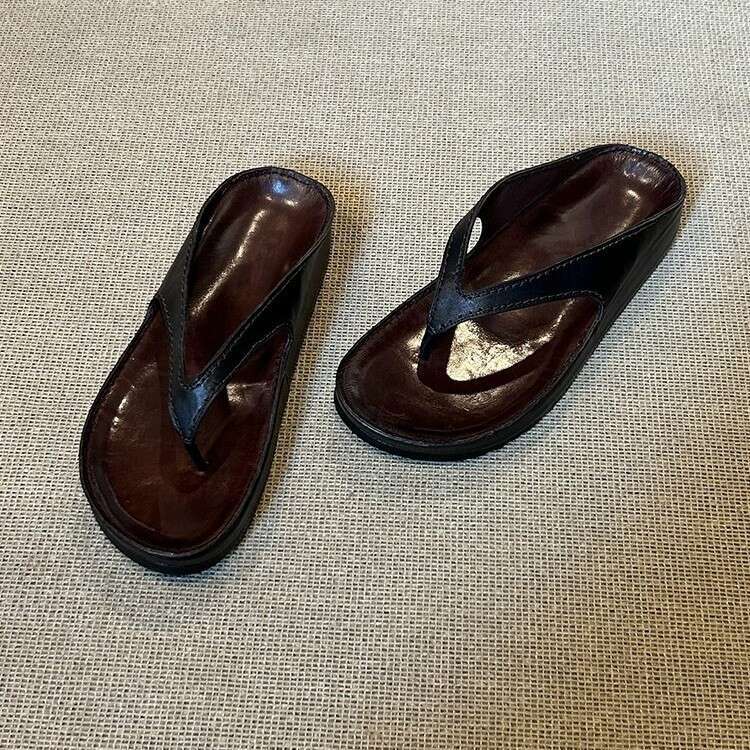 Cowhide Version ~ Niche Flip-Flops for Women, Outdoor Wear, 2025 Summer Thick-Soled Toe-Post Vacation Sandals