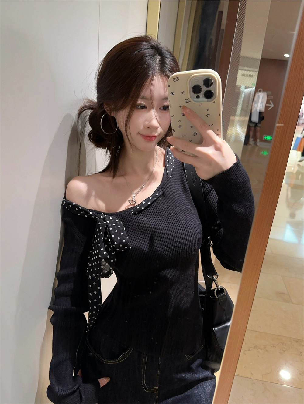 2025 New Dot Bow Diagonal Knitted Bottom Shirt For Women Off The Shoulder Fashion Designer Sweet And Spicy Short Top Designer Knitted Shirt
