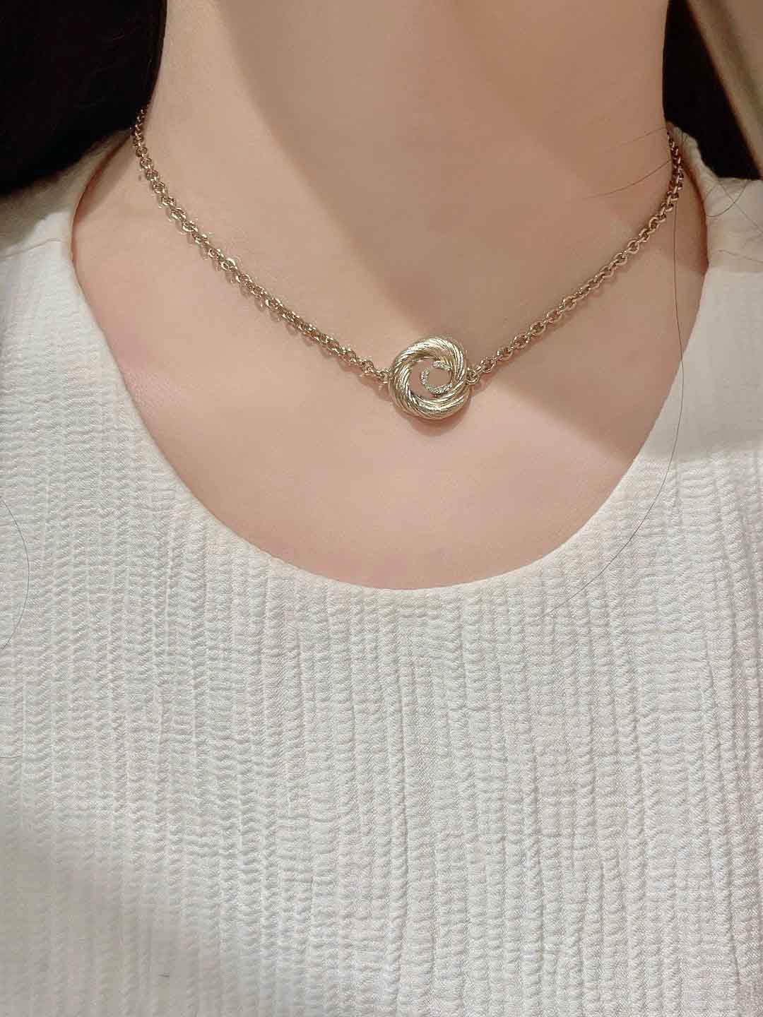 2025 Luxury quality charm pendant necklace with special design in 18k gold plated have stamp box round style PS6674A