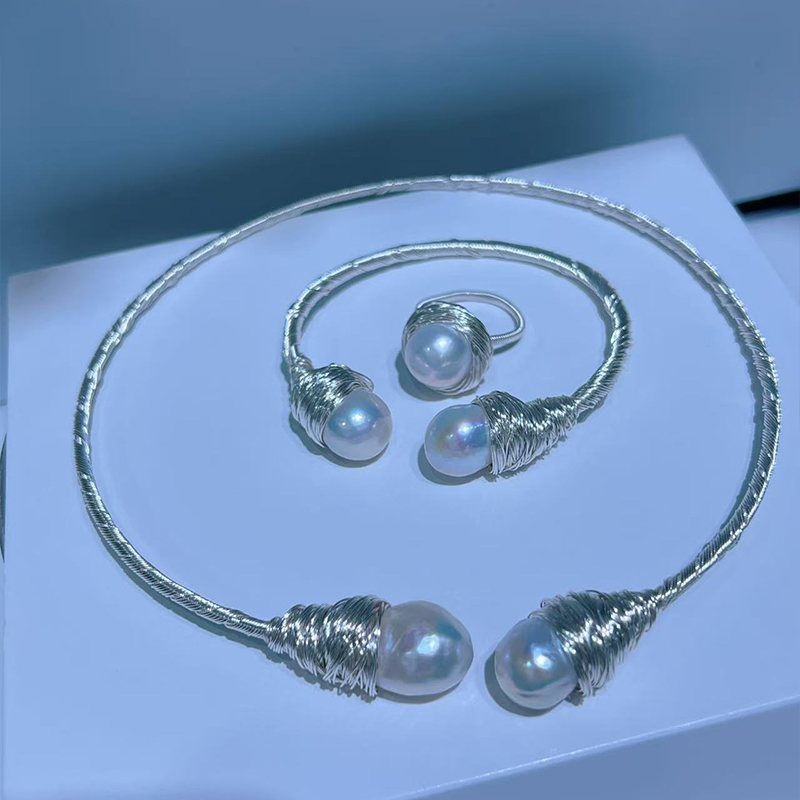 Chic Minimalist Pearl Accessory Pairing Featuring a Soft Choker Neckpiece Alongside a Coordinating Wrist Ornament