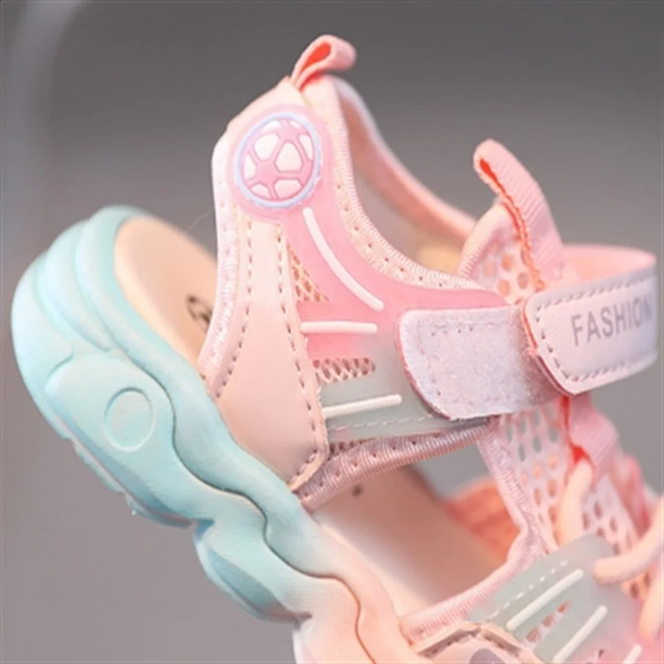 Childrens Sports Sandals Spring/Summer Hollow Net Bread Head Beach Shoes for Boys and Girls Soft Sole Casual Shoes Tre 250527