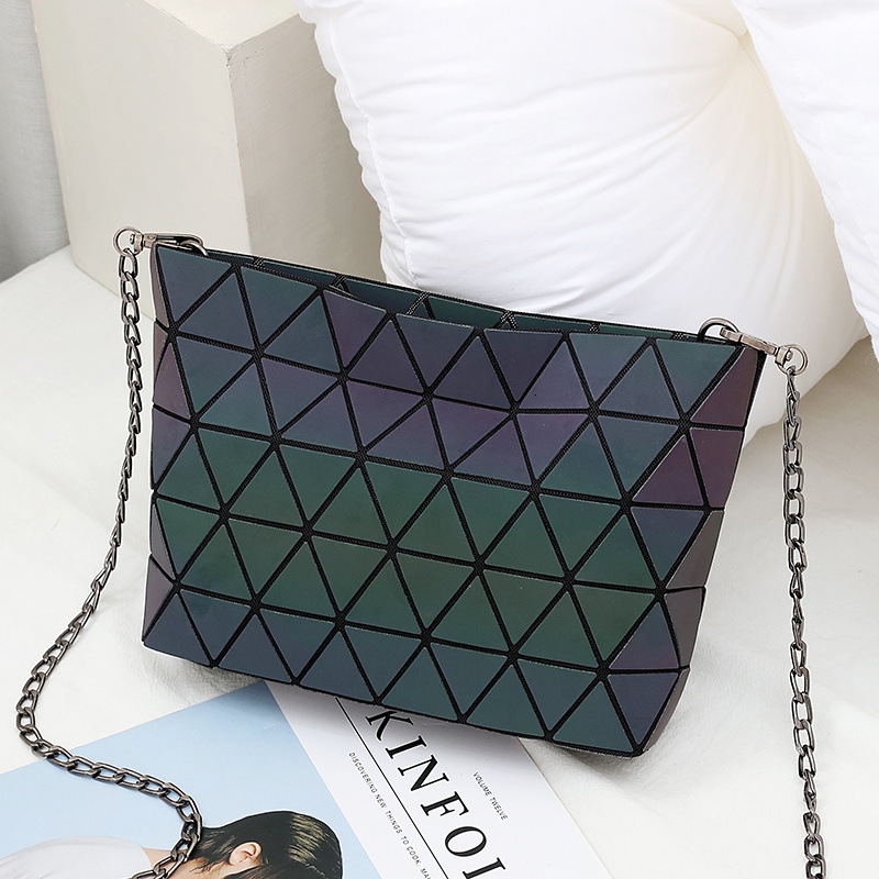 Free Shipping Designer Bag, New Geometric Diamond Grid Envelope Bag Women's Single Shoulder Crossbody Chain Bag Fashionable Night Light Color Cha