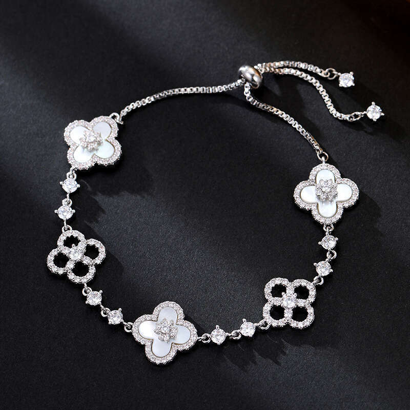 Light Micro-inlaid Zircon Lucky Clover Shell for Women, Adjustable Pull-out Design, High-end Exquisite Mother-of-Pearl Beaded Bracelet Jewelry