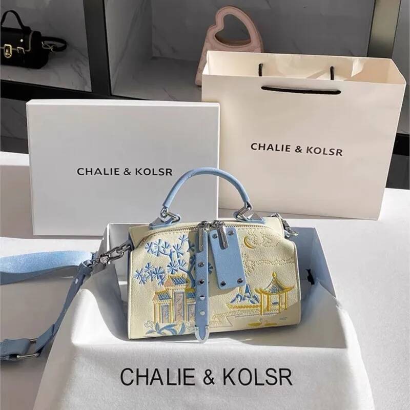 Light Brand Women's Handbag 2025 New Embroidered Boston Versatile High-End Lightweight Single Shoulder Crossbody Bag