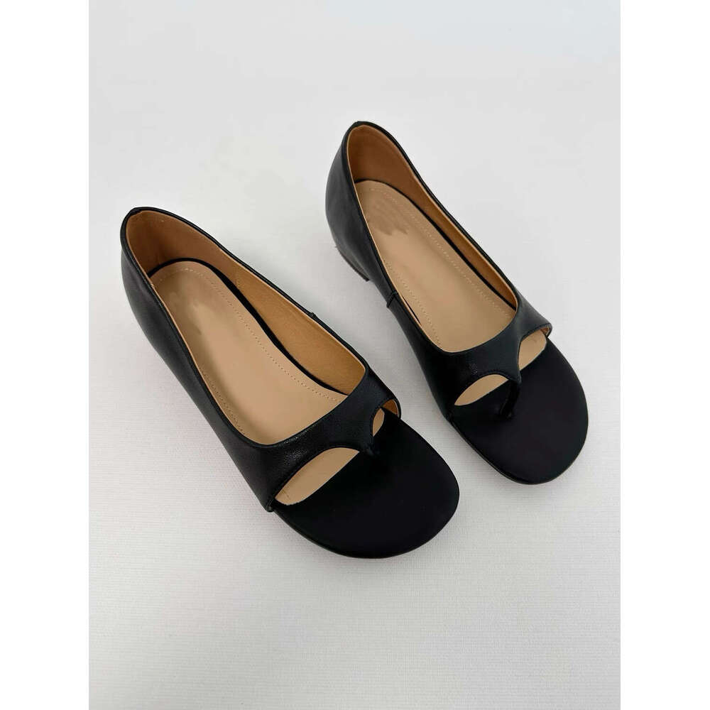 Cowhide Version ~ Niche Personality Round Toe Post Sandals for Women 2025 New Summer Hidden Wedge Flat Single Shoes