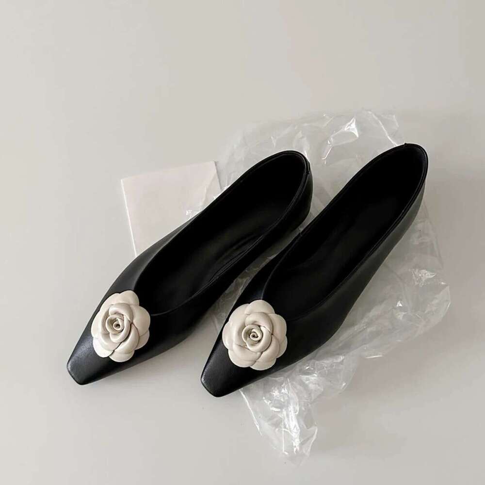 Genuine Leather Fragrance Camellia Small Square Toe Shallow Mouth Single for Women 2025 Spring Summer New Versatile Loafers Flat Shoes