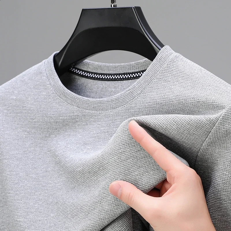 Mens Business Casual Long Sleeved Solid Color Round Neck T-shirt for Autumn Winter Comfortable Fashionable Versatile Top 250527