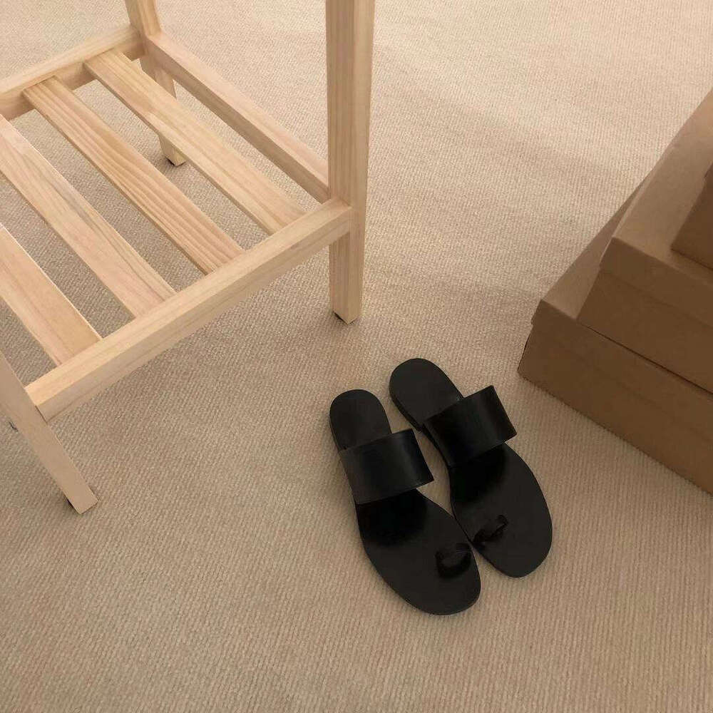 Genuine Leather Korean Style Niche Design Wide Strap Toe Post for Women Outdoor Summer New Fashion Beach Sandals