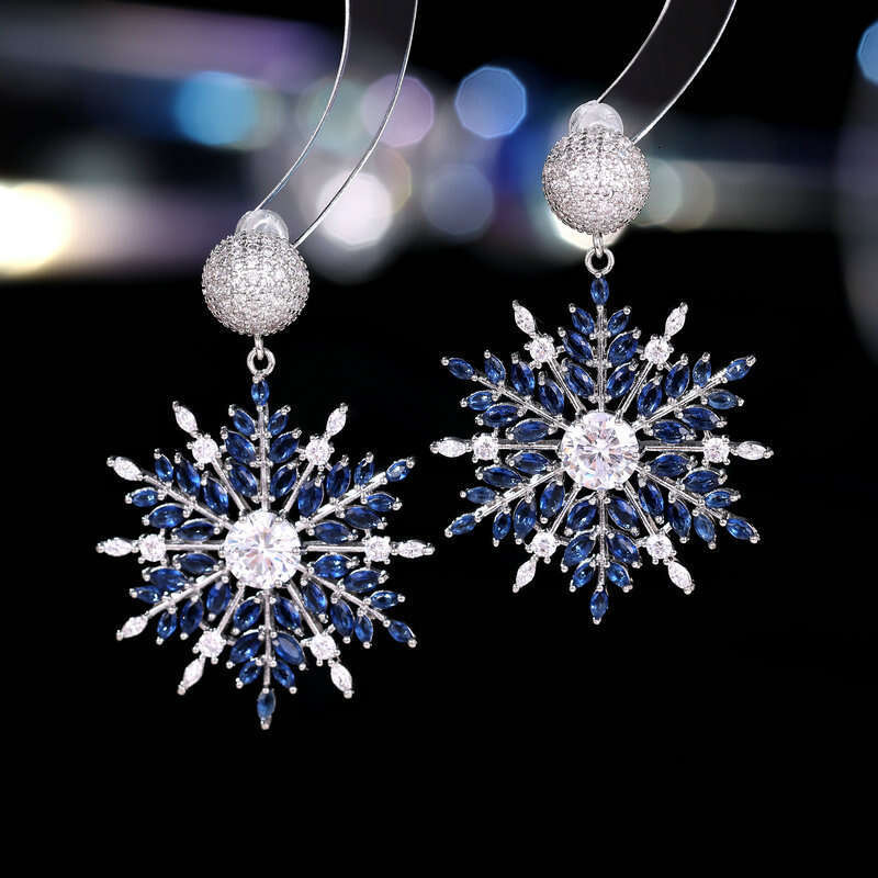 Fengzhonggong Colorful Zircon Elegant Fashionable Temperament Light High-end Christmas Snowflake Earrings