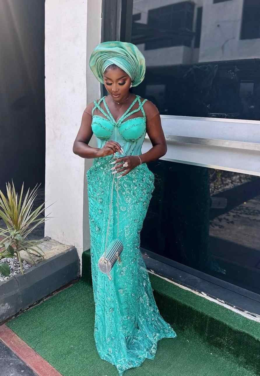 Designer Evening Dresses For Women Sheer Neck Sleeveless Gown Sequins Lace Sweep Train Dress Party Customized Dress