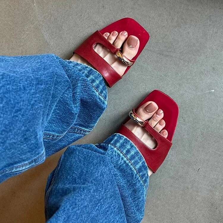 Cowhide Version ~ Korean Metal Buckle Split Toe Slip-On Flat Sandals for Women Outdoor Wear 2025 Summer New Style Cool Slippers