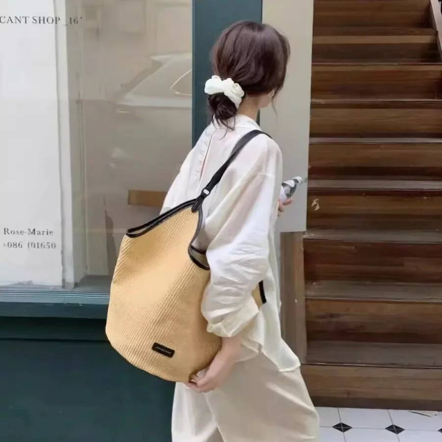 Large Capacity Beach Weave Women's 2024 New Spring Summer Season Niche Design Single Shoulder Commute Straw Tote Bag